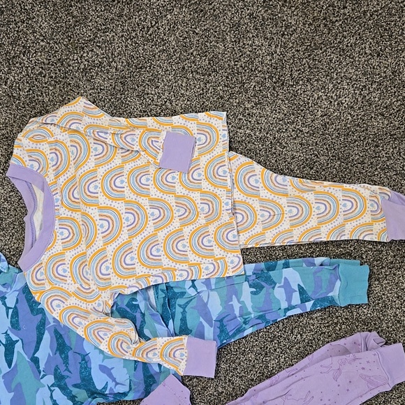 4 12 MONTH WONDER NATION PAJAMA SETS - Picture 2 of 13